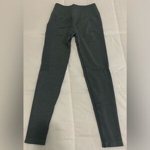 NEW Alphalete Amplify Leggings Size Medium in the colour Smoke